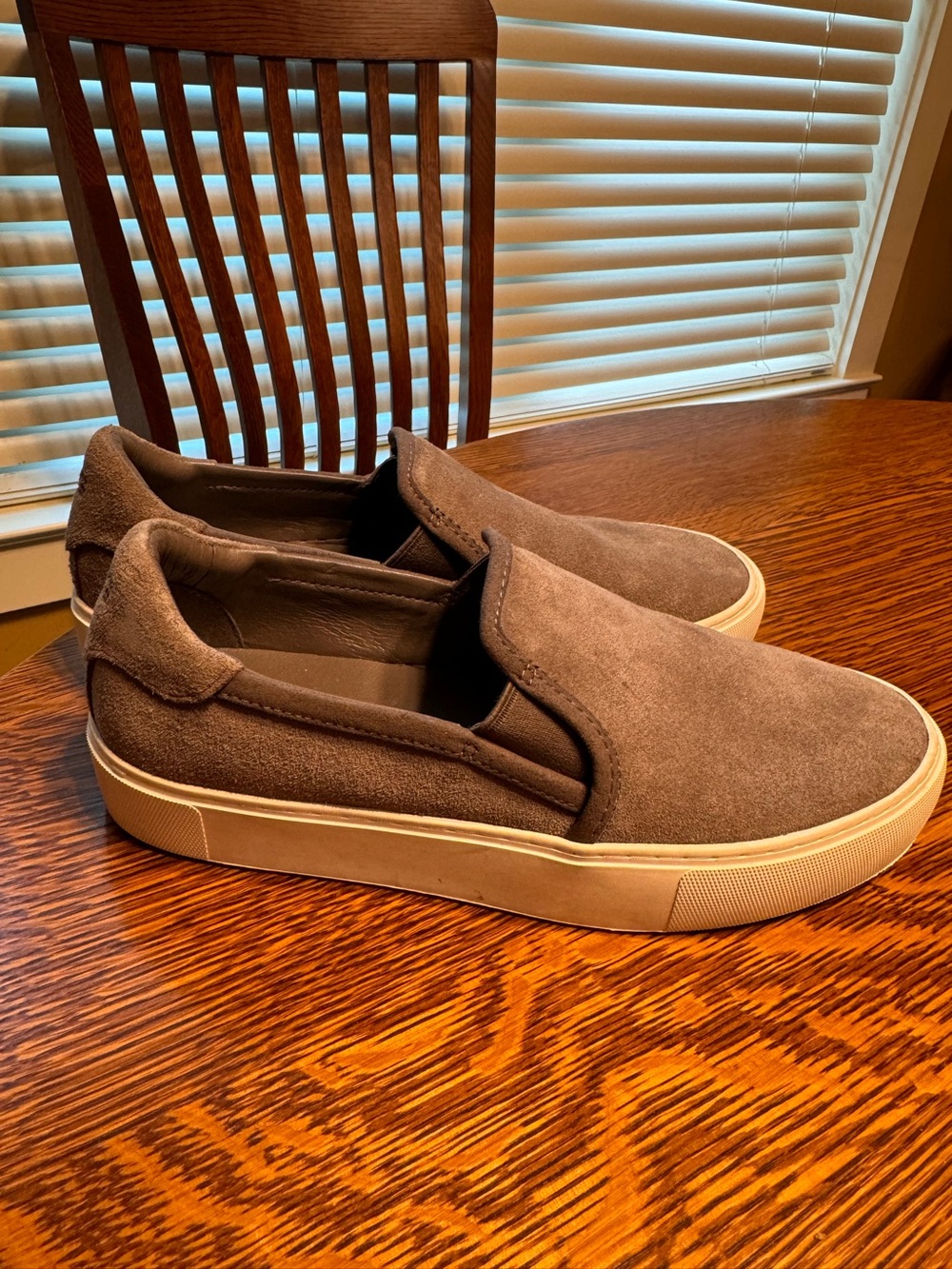UGG Jass Suede Platform Slip-On Sneakers Women's Size 8  Fall Winter minimalist